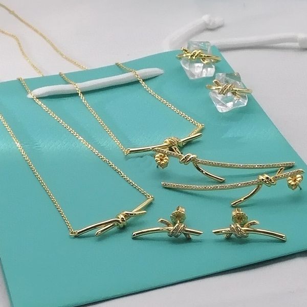 luxury jewelry designer earring diamond kont classic style designer fashion stainless steel jewelry couple gift wholesale with box, Golden;silver
luxury jewelry designer earring diamond kont classic style designer fashion stainless steel jewelry couple gift wholesale with box, Golden;silver
