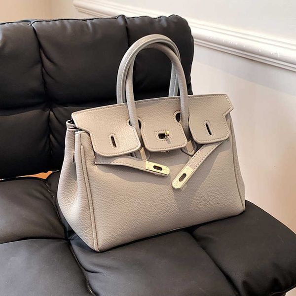design bags pattern high soft leather women's portable shoulder bag 49%off factory handbag purse for women
design bags pattern high soft leather women's portable shoulder bag 49%off factory handbag purse for women