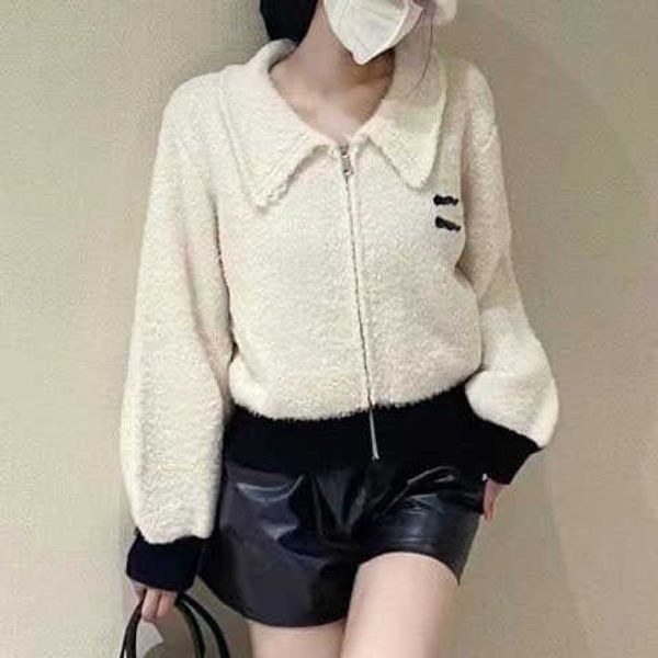 23ss women designer jacket embroidered brand logo lapel zipper coat knit womens autumn winter fashionable high-quality clothess, White;black
23ss women designer jacket embroidered brand logo lapel zipper coat knit womens autumn winter fashionable high-quality clothess, White;black