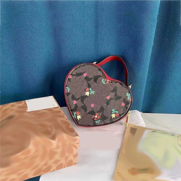 love-shaped messenger bag women designer bags heart-square wallet for a special gift women brand designer clutch strap purses 230201
love-shaped messenger bag women designer bags heart-square wallet for a special gift women brand designer clutch strap purses 230201
