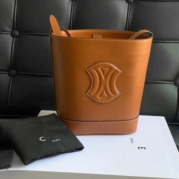 famous bucket bag triomphe crossbody luxury designer women's men drawstring genuine leather totes shoulder bags hobo fashion weekend wa
famous bucket bag triomphe crossbody luxury designer women's men drawstring genuine leather totes shoulder bags hobo fashion weekend wa