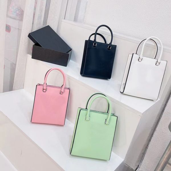 luxury designer bags handbag tote brand small net red envelope crossbody bag lightweight and fashionable
luxury designer bags handbag tote brand small net red envelope crossbody bag lightweight and fashionable