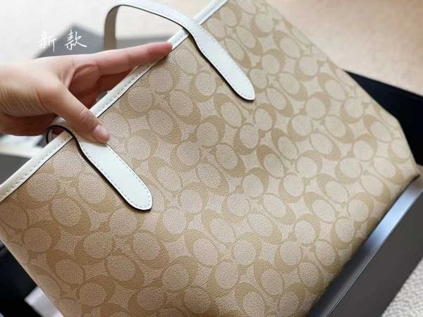 leather large capacity vintage one shoulder cross hand women's bag luxury designer bags purse messenger bag
leather large capacity vintage one shoulder cross hand women's bag luxury designer bags purse messenger bag