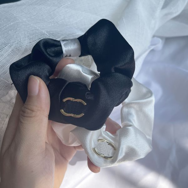 luxury designer headbands women multicolor black gold brand korean simple ff letter headband fashion sport hair bands headwraps for head acc
luxury designer headbands women multicolor black gold brand korean simple ff letter headband fashion sport hair bands headwraps for head acc