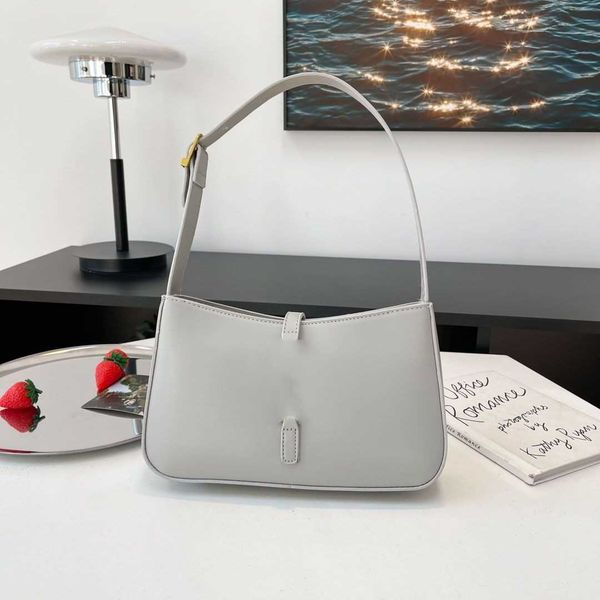 brand designer bags handbag shoulder crossbody bag tote bag 2023 new women's spring and summer versatile underarm fresh personality cut
brand designer bags handbag shoulder crossbody bag tote bag 2023 new women's spring and summer versatile underarm fresh personality cut