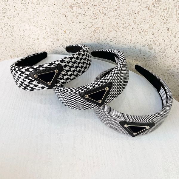 luxury designer headbands girls hair band hair clip fashion width triangle design headband turban sports hairband women fitted hair accessor
luxury designer headbands girls hair band hair clip fashion width triangle design headband turban sports hairband women fitted hair accessor