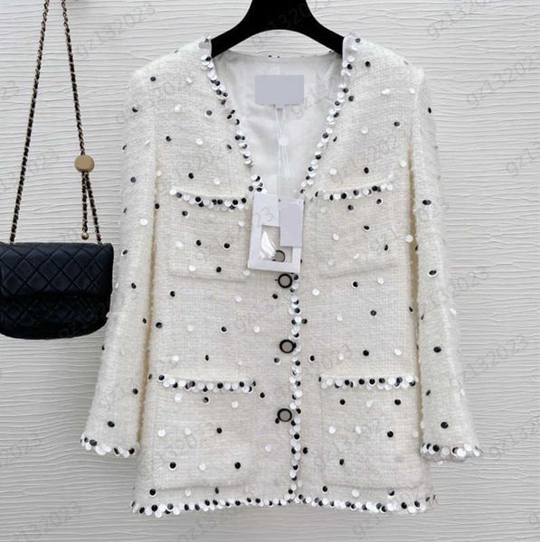 checked jacket sequin embroidered pocket v-neck jackets soft lined long sleeve slim outerwear imported fabric tweed women jackets 1970, Black;brown
checked jacket sequin embroidered pocket v-neck jackets soft lined long sleeve slim outerwear imported fabric tweed women jackets 1970, Black;brown