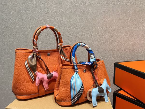 2023 clutch calfskin women's purse commuting bag designer leather brand name shoulder crossbody bag garden with real logo
2023 clutch calfskin women's purse commuting bag designer leather brand name shoulder crossbody bag garden with real logo
