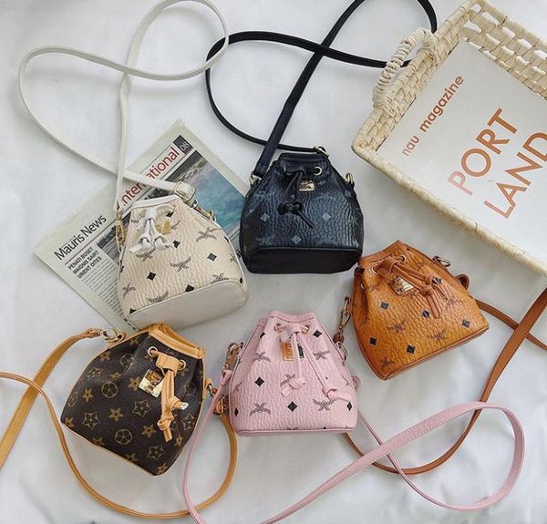 5colors baby girls pu leather single shoulder handbags children letters print designer drawstring bucket bag fashion cute kids cro4820574, Black
5colors baby girls pu leather single shoulder handbags children letters print designer drawstring bucket bag fashion cute kids cro4820574, Black