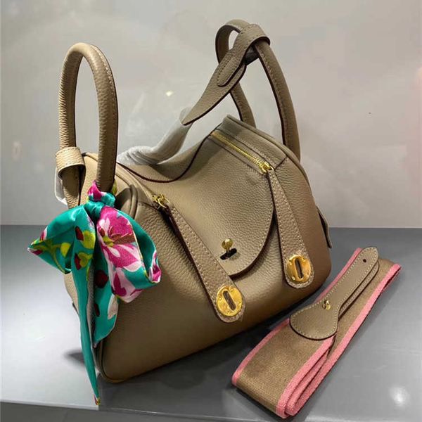 designer herme lindi bags online outlet 2023 summer new drug case original leather gold button single shoulder
designer herme lindi bags online outlet 2023 summer new drug case original leather gold button single shoulder