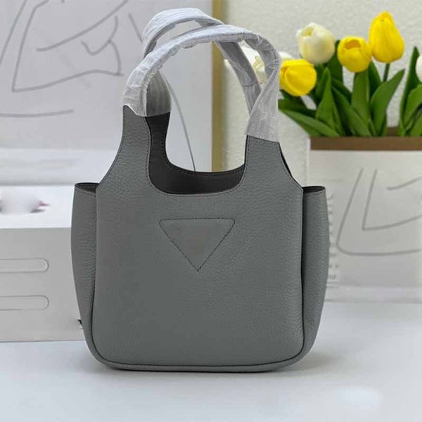 tote bag mini luxury designer handbag cowhide material classic basket shoulder bag soft feel lined with multiple compartments handbags purse
tote bag mini luxury designer handbag cowhide material classic basket shoulder bag soft feel lined with multiple compartments handbags purse