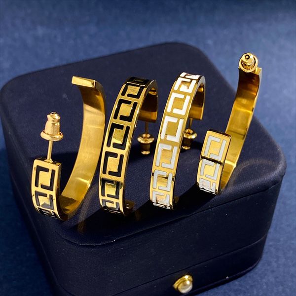 luxury 18k gold huggie hoop earrings designer earrings with letters big circle 6mm width black white color for lady fashion party wedding gi, Golden;silver
luxury 18k gold huggie hoop earrings designer earrings with letters big circle 6mm width black white color for lady fashion party wedding gi, Golden;silver