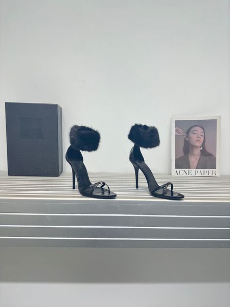 2023 designer women's sandals pointed open toe high heels ermine hair ankle heels, Black
2023 designer women's sandals pointed open toe high heels ermine hair ankle heels, Black
