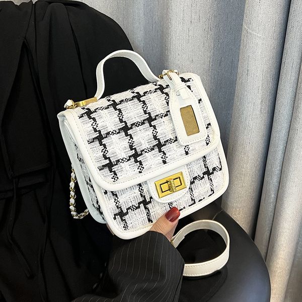 2023 leather shoulder bag chain purse fashion wave chain purse cowhide handbag presbyopic card holder evening bag messenger women
2023 leather shoulder bag chain purse fashion wave chain purse cowhide handbag presbyopic card holder evening bag messenger women
