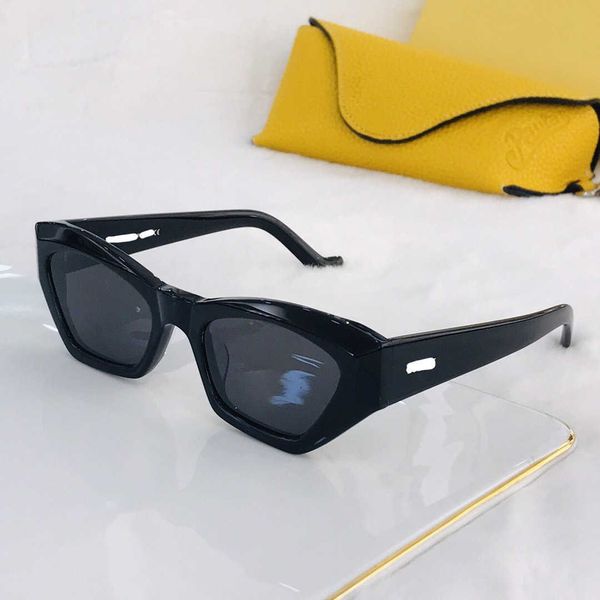 2023 luxury brand design sunglasses women men new fashion small frame women outdoor male sunglasses box for ladies sun glasses shades uv400, White;black
2023 luxury brand design sunglasses women men new fashion small frame women outdoor male sunglasses box for ladies sun glasses shades uv400, White;black