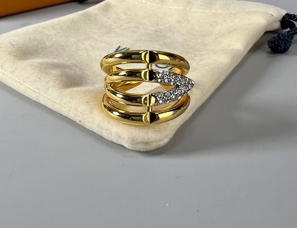 2023 line ring fashion designer jewelry diamond-encrusted men's and women's openings fine workmanship no box, Silver
2023 line ring fashion designer jewelry diamond-encrusted men's and women's openings fine workmanship no box, Silver