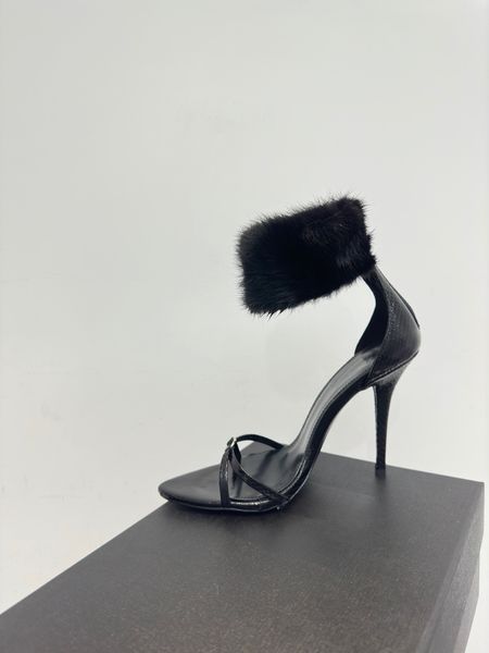 2023 designer women's sandals pointed open toe high heels ermine hair ankle .5 cm heels 35-40, Black
2023 designer women's sandals pointed open toe high heels ermine hair ankle .5 cm heels 35-40, Black