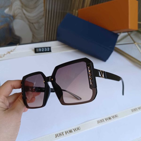 designer brand stoggles eyewear sunglass sunglasses for man women beach adumbral classic vintage letter traveling luxury gold with box, White;black
designer brand stoggles eyewear sunglass sunglasses for man women beach adumbral classic vintage letter traveling luxury gold with box, White;black