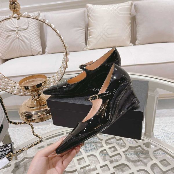 designer shoes edition 2023 spring and autumn new slope heel leather high-heeled pointy little fragrant color matching mary jane shoes, Black
designer shoes edition 2023 spring and autumn new slope heel leather high-heeled pointy little fragrant color matching mary jane shoes, Black