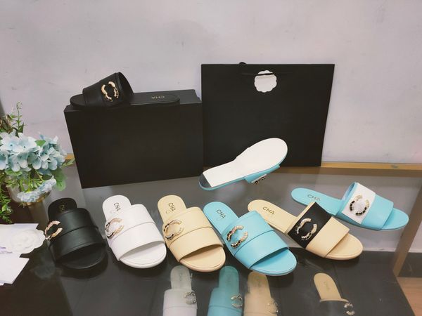 designer 2023 flat aaa sandals metal strip black patent leather women leather letter sandals metal buckle women shoes beach flip flops chann
designer 2023 flat aaa sandals metal strip black patent leather women leather letter sandals metal buckle women shoes beach flip flops chann