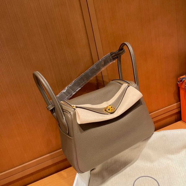 designer herme lindi bags online outlet h luxury brand hand-stitched headband leather handbag shoulder large c
designer herme lindi bags online outlet h luxury brand hand-stitched headband leather handbag shoulder large c