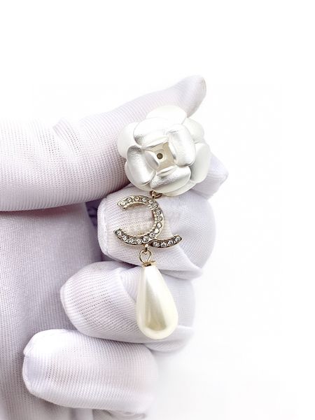 2023 designer lwomen's stud luxury latest camellia diamond earrings studs 18k brass letter pearl pendant birthday gift elegant no box, Golden;silver
2023 designer lwomen's stud luxury latest camellia diamond earrings studs 18k brass letter pearl pendant birthday gift elegant no box, Golden;silver