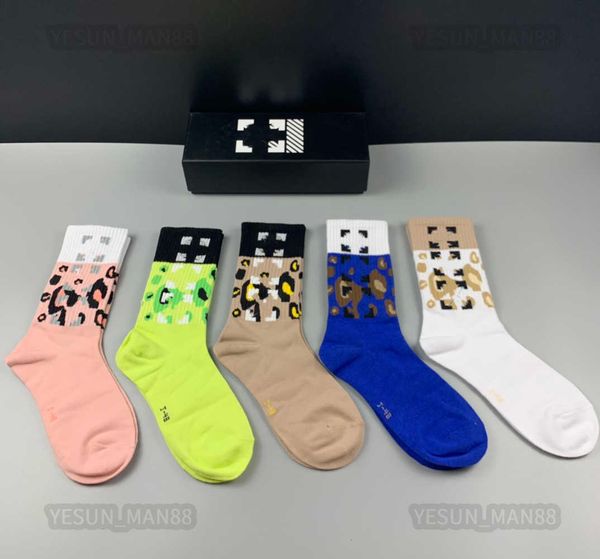 designer luxury offs socks white fashion mens and womens casual breathable basketball football exercise 5 pairs sock with box, Black
designer luxury offs socks white fashion mens and womens casual breathable basketball football exercise 5 pairs sock with box, Black