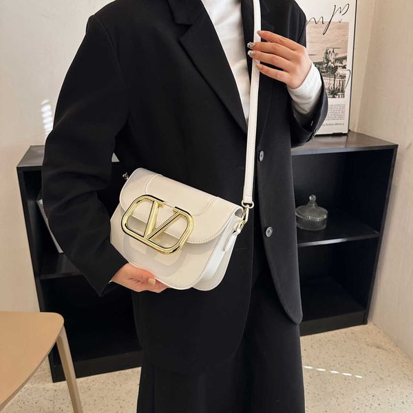 handbag 2023 fashion women's bag leather quality handbag fashionable fashion simple small square tidal current oblique shoulder bag
handbag 2023 fashion women's bag leather quality handbag fashionable fashion simple small square tidal current oblique shoulder bag