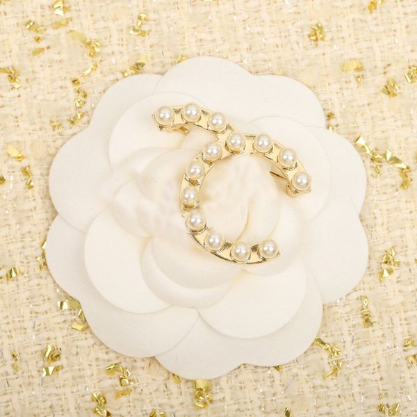 2023 luxury quality charm brooch with nature shell beads in 18k gold plated have box stamp large size ps3340, Golden
2023 luxury quality charm brooch with nature shell beads in 18k gold plated have box stamp large size ps3340, Golden