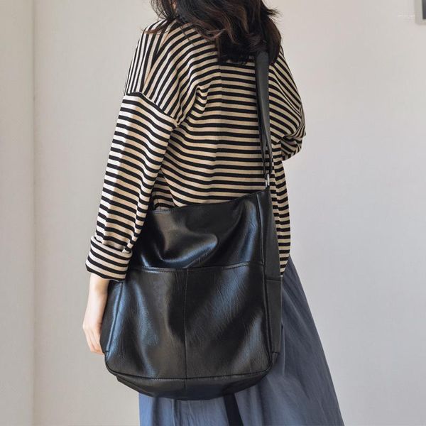 shoulder bags large crossbody for women's trend fashion female brand designer ladies pu leather luxury handbags
shoulder bags large crossbody for women's trend fashion female brand designer ladies pu leather luxury handbags