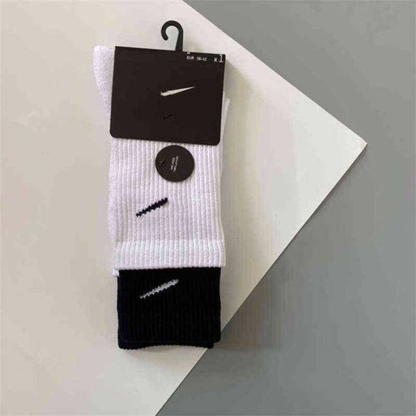 classic fashion men socks hook brand color stitched men's women's long tube sports training sock street couple middle tubes luxury, Black
classic fashion men socks hook brand color stitched men's women's long tube sports training sock street couple middle tubes luxury, Black