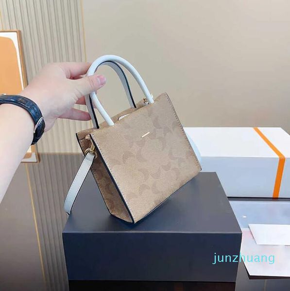 bags mini luxury totes handbags women shoulder bag letters print 26 hand bags trend leather handbag lady purse wallet 230218
bags mini luxury totes handbags women shoulder bag letters print 26 hand bags trend leather handbag lady purse wallet 230218