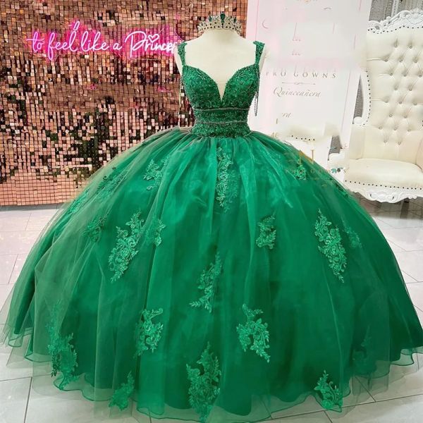 2023 green quinceanera dresses sequins beaded lace applique straps floor length corset back sweet 16 birthday party prom ball evening vestid, Blue;red
2023 green quinceanera dresses sequins beaded lace applique straps floor length corset back sweet 16 birthday party prom ball evening vestid, Blue;red