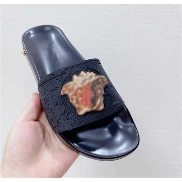 luxury designer slide slippers summer sandals men beach indoor flat flip flops leather lady women fashion classic shoes ladies size 35-45 wi, Black
luxury designer slide slippers summer sandals men beach indoor flat flip flops leather lady women fashion classic shoes ladies size 35-45 wi, Black