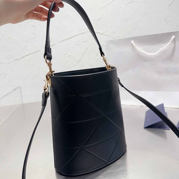 designer bucket bag diamond lattice gold letter logo mini tote fashion removable shoulder strap purse
designer bucket bag diamond lattice gold letter logo mini tote fashion removable shoulder strap purse