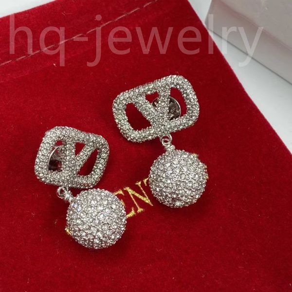 2023 earrings designer for women stud luxury gold heart shape pearl crystal gold double v letter 925s silver jewelry classic 888, Golden;silver
2023 earrings designer for women stud luxury gold heart shape pearl crystal gold double v letter 925s silver jewelry classic 888, Golden;silver
