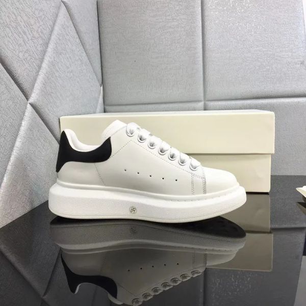 new mcqueens designer shoes 7a designer woman shoe leather lace up men fashion platform oversized sneakers white black mens womens luxury dx
new mcqueens designer shoes 7a designer woman shoe leather lace up men fashion platform oversized sneakers white black mens womens luxury dx