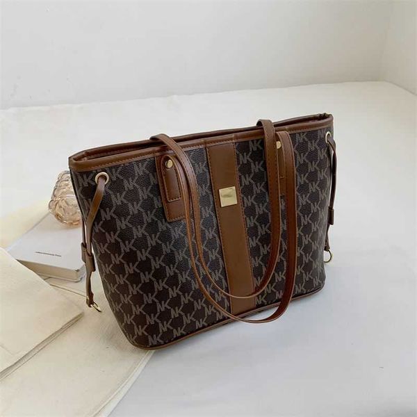cross body autumn large capacity bag women's 2023 new fashion shoulder commuter versatile portable tote y2302
cross body autumn large capacity bag women's 2023 new fashion shoulder commuter versatile portable tote y2302