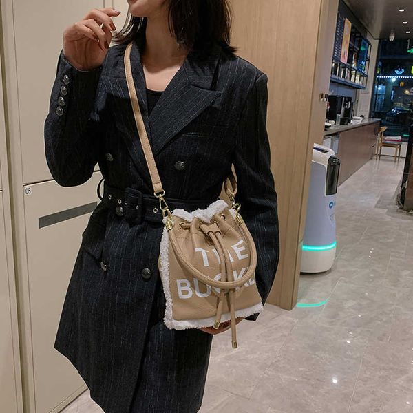 handbag 2023 hand fashionable new fashion trend letter drawstring portable bucket simple lamb wool single shoulder messenger bag
handbag 2023 hand fashionable new fashion trend letter drawstring portable bucket simple lamb wool single shoulder messenger bag