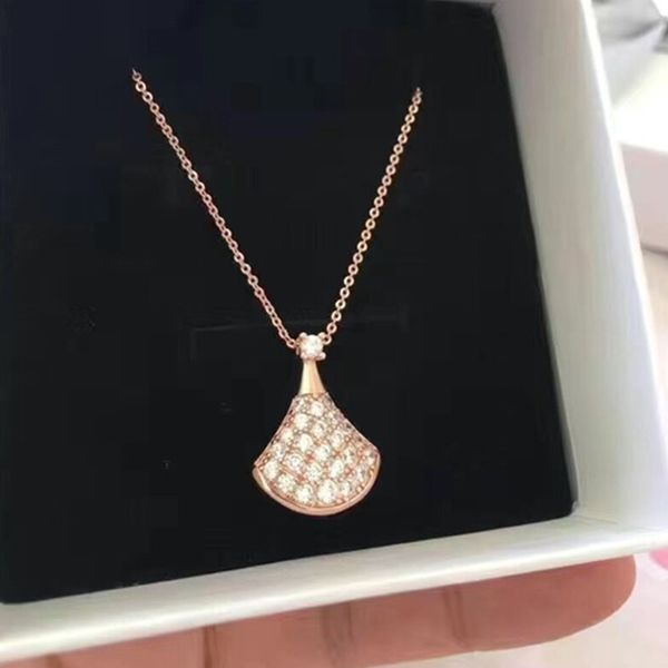 luxury designer necklace luxury skirt pendant shell necklace designers women wedding jewelry choker pendant necklace beads chain jewelry acc, Silver
luxury designer necklace luxury skirt pendant shell necklace designers women wedding jewelry choker pendant necklace beads chain jewelry acc, Silver