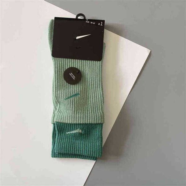 classic fashion men socks hook brand color stitched men's women's long tube sports training sock street couple middle tubes luxury, Black
classic fashion men socks hook brand color stitched men's women's long tube sports training sock street couple middle tubes luxury, Black