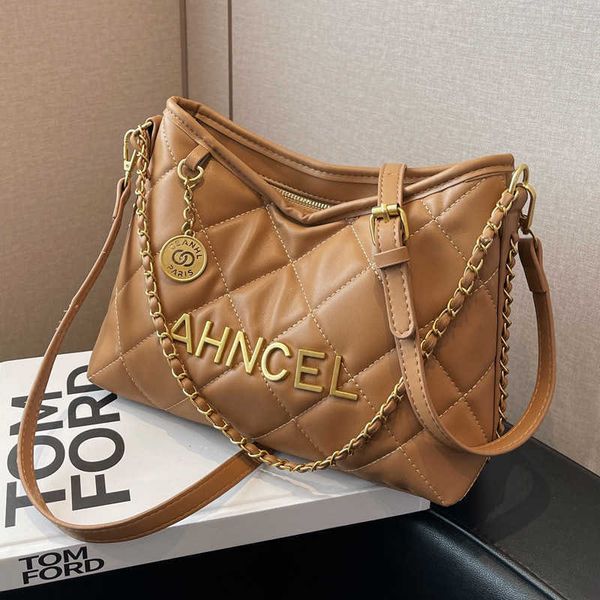 handbag 2023 fashion women's bag leather quality handbag fashionable advanced lingge shoulder fashion texture popular net red handbag b
handbag 2023 fashion women's bag leather quality handbag fashionable advanced lingge shoulder fashion texture popular net red handbag b