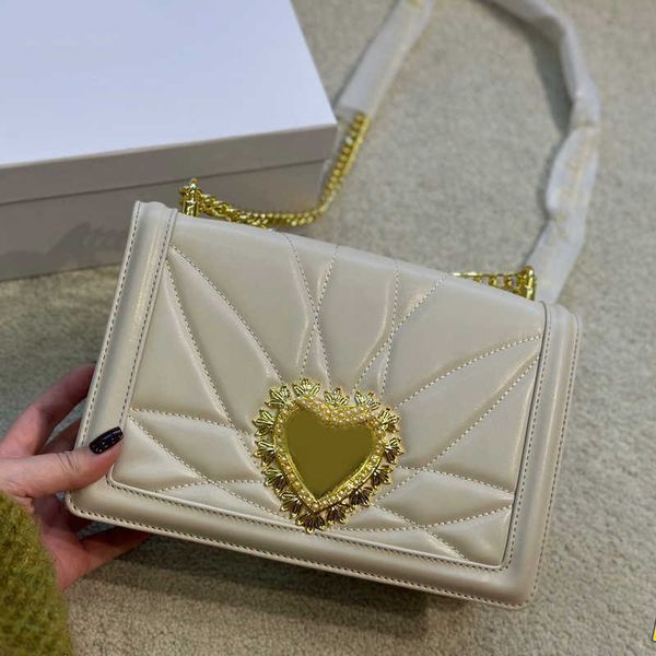 new love buckle designer bag d letter shoulder bags tote bag chain designers handbags leather messenger bags fashionable ladies wallet 22120
new love buckle designer bag d letter shoulder bags tote bag chain designers handbags leather messenger bags fashionable ladies wallet 22120