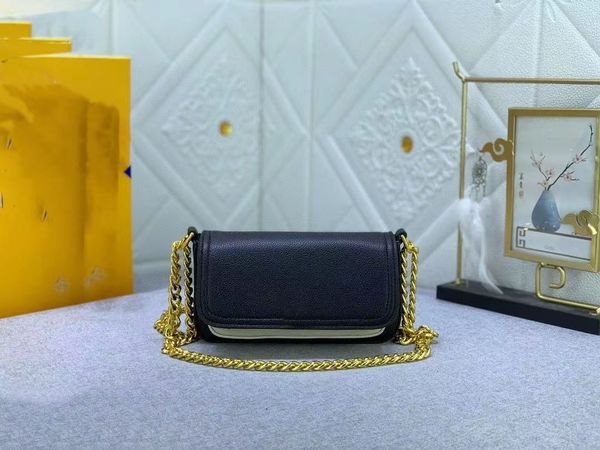the highest quality new men messenger travel bag classic style fashion bags shoulder bags lady totes handbags with key lock messenger bags m
the highest quality new men messenger travel bag classic style fashion bags shoulder bags lady totes handbags with key lock messenger bags m