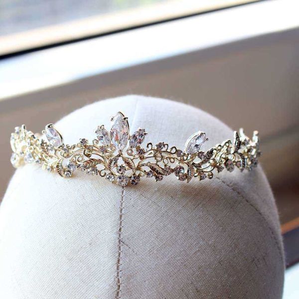 tiaras light gold small size zircon tiara brides child tiara wedding hair jewelry z0220, White;golden
tiaras light gold small size zircon tiara brides child tiara wedding hair jewelry z0220, White;golden