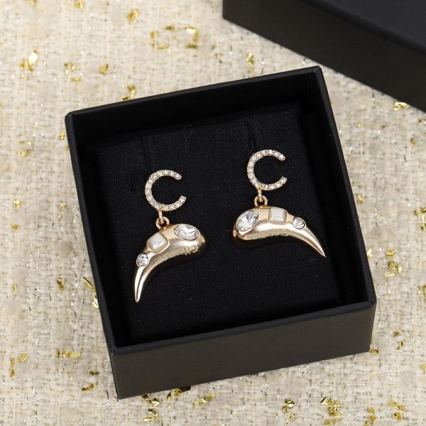2023 luxury quality charm drop earring with diamond and special design and nature shell in 18k gold plated have box stamp ps3337, Golden
2023 luxury quality charm drop earring with diamond and special design and nature shell in 18k gold plated have box stamp ps3337, Golden