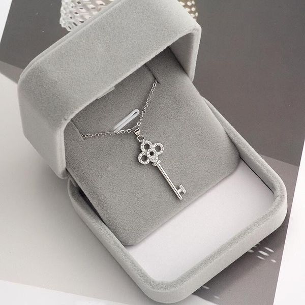 designers necklace women's and men's charm jewelry light luxurys classic love diamond pendant necklaces simple clavicle chain girl, Silver
designers necklace women's and men's charm jewelry light luxurys classic love diamond pendant necklaces simple clavicle chain girl, Silver