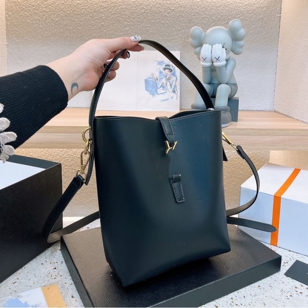 designer bag new hand bag super soft high feel bucket bag leisure fashion shoulder bag women's bag
designer bag new hand bag super soft high feel bucket bag leisure fashion shoulder bag women's bag