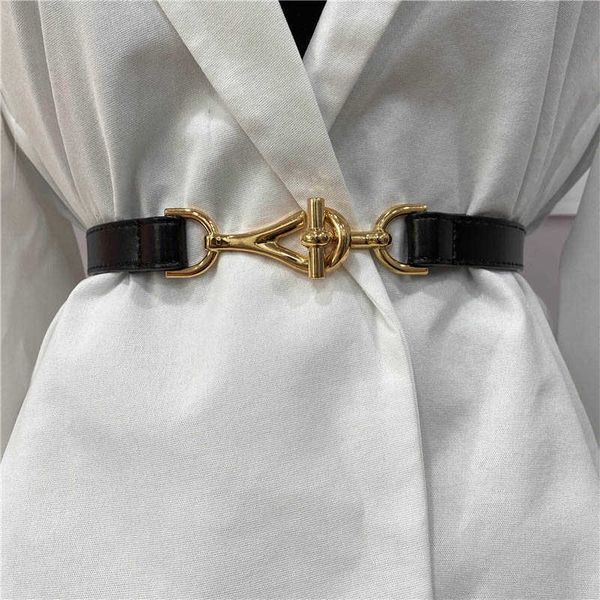 belts new leather thin belt for women metal hang buckle waist strap luxury brand designer female dress trouser decoration waistband j230220, Black;brown
belts new leather thin belt for women metal hang buckle waist strap luxury brand designer female dress trouser decoration waistband j230220, Black;brown