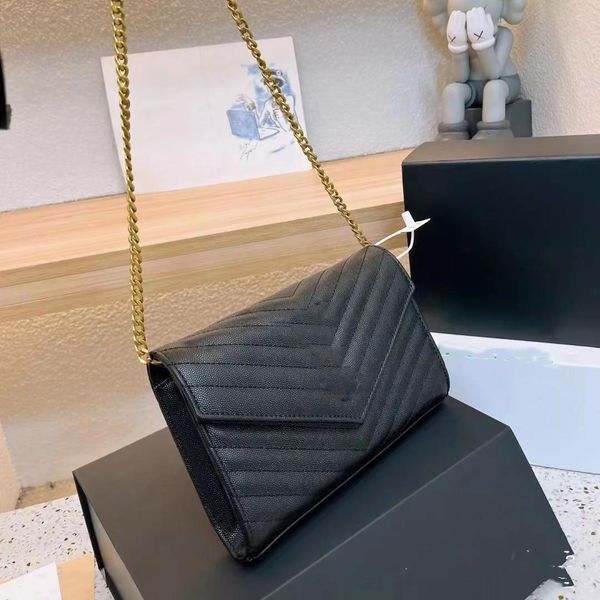 luxury designer crossbody bags for men women seam leather ladies metal chain clamshell messenger multiple colors chain bags factory outle
luxury designer crossbody bags for men women seam leather ladies metal chain clamshell messenger multiple colors chain bags factory outle